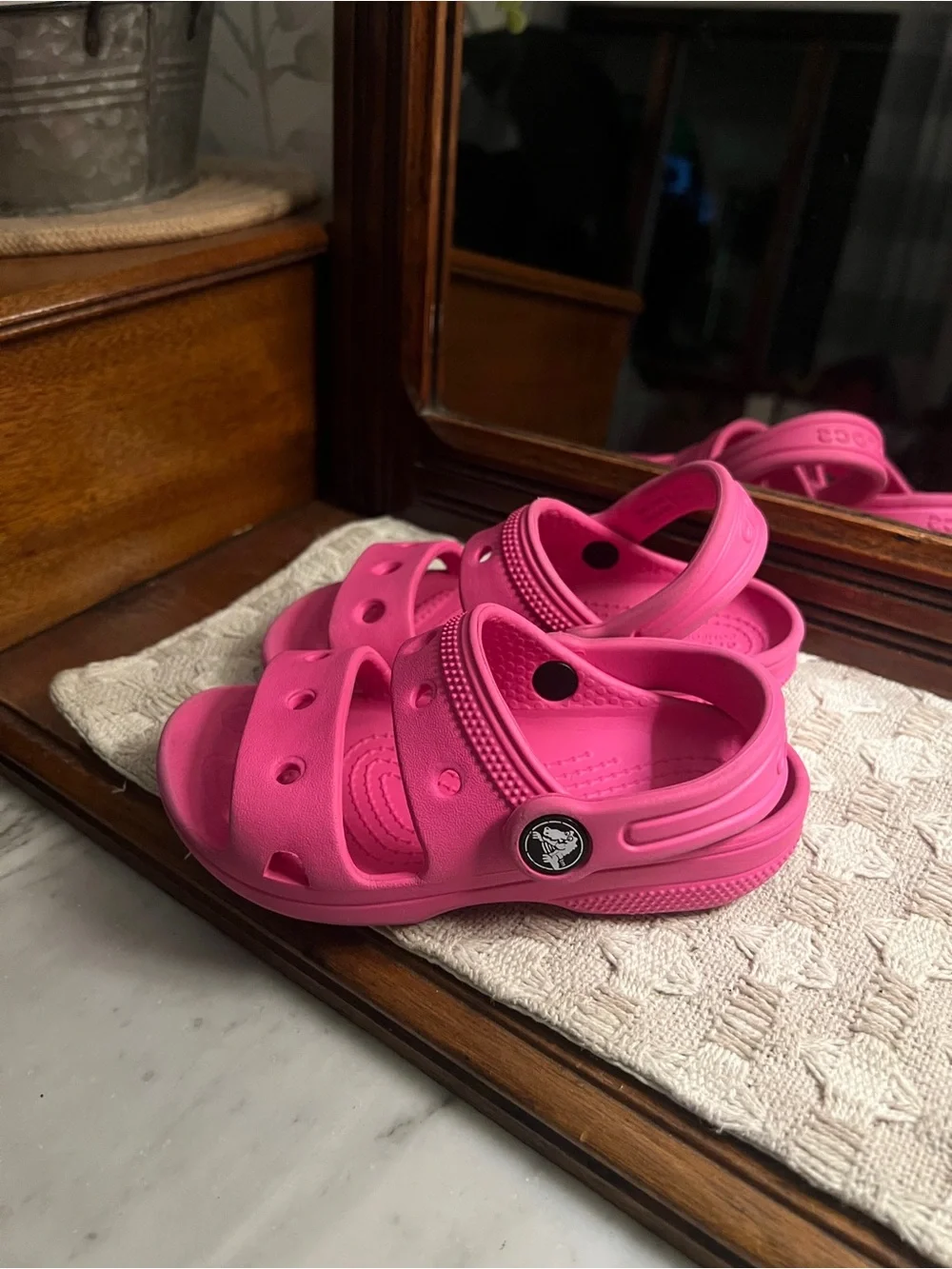 CROCS Classic Casual Slip On Summer Sandals with Back Strap Pink Girl's Size 9